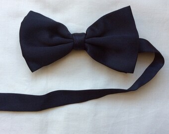 Black polyester bow tie. Black satin bow tie. Thomas Nash tie.