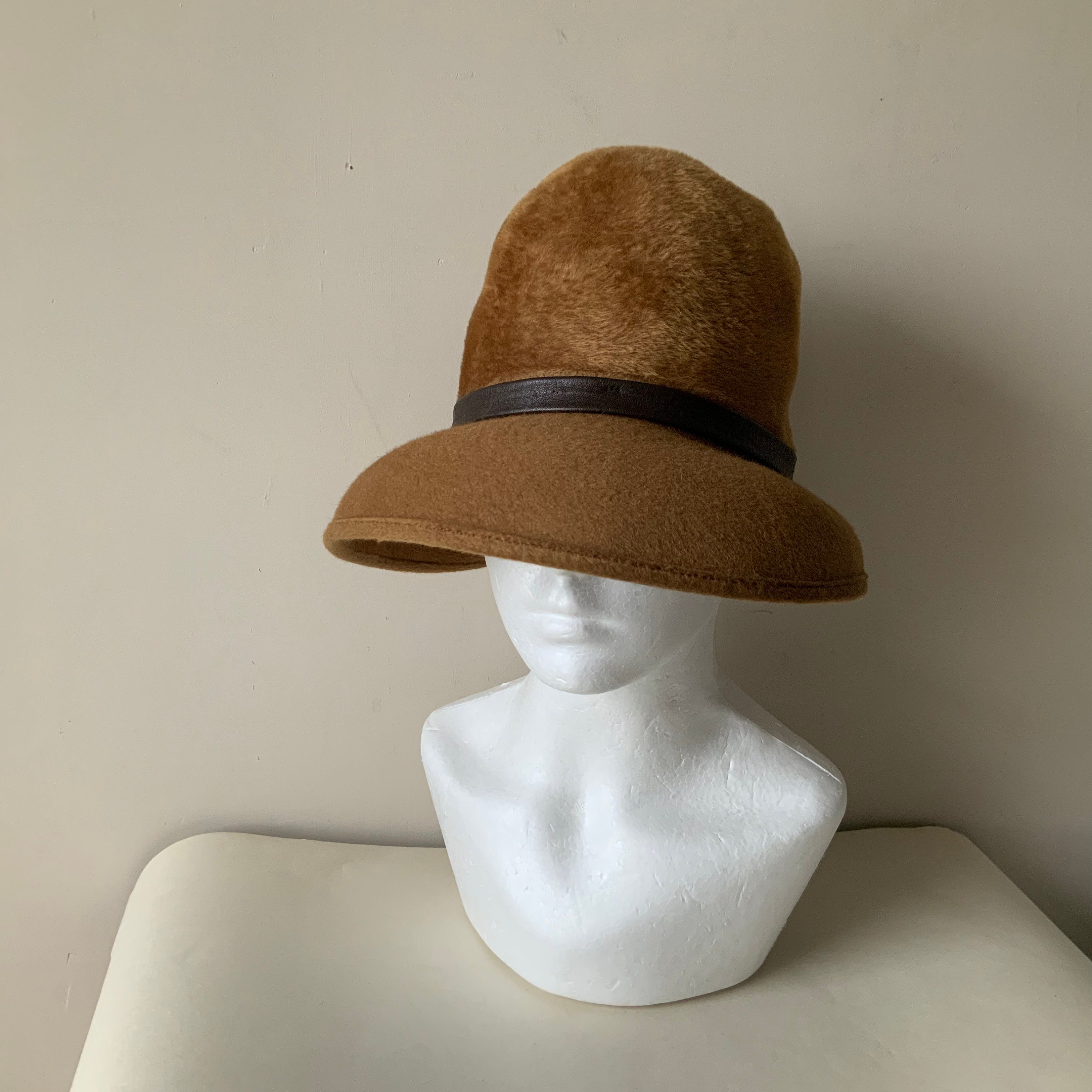 Vintage 70s Ladies Brushed Felt Hat 