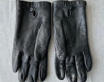 Vintage black leather gloves, soft lined leather gloves. Medium ladies.