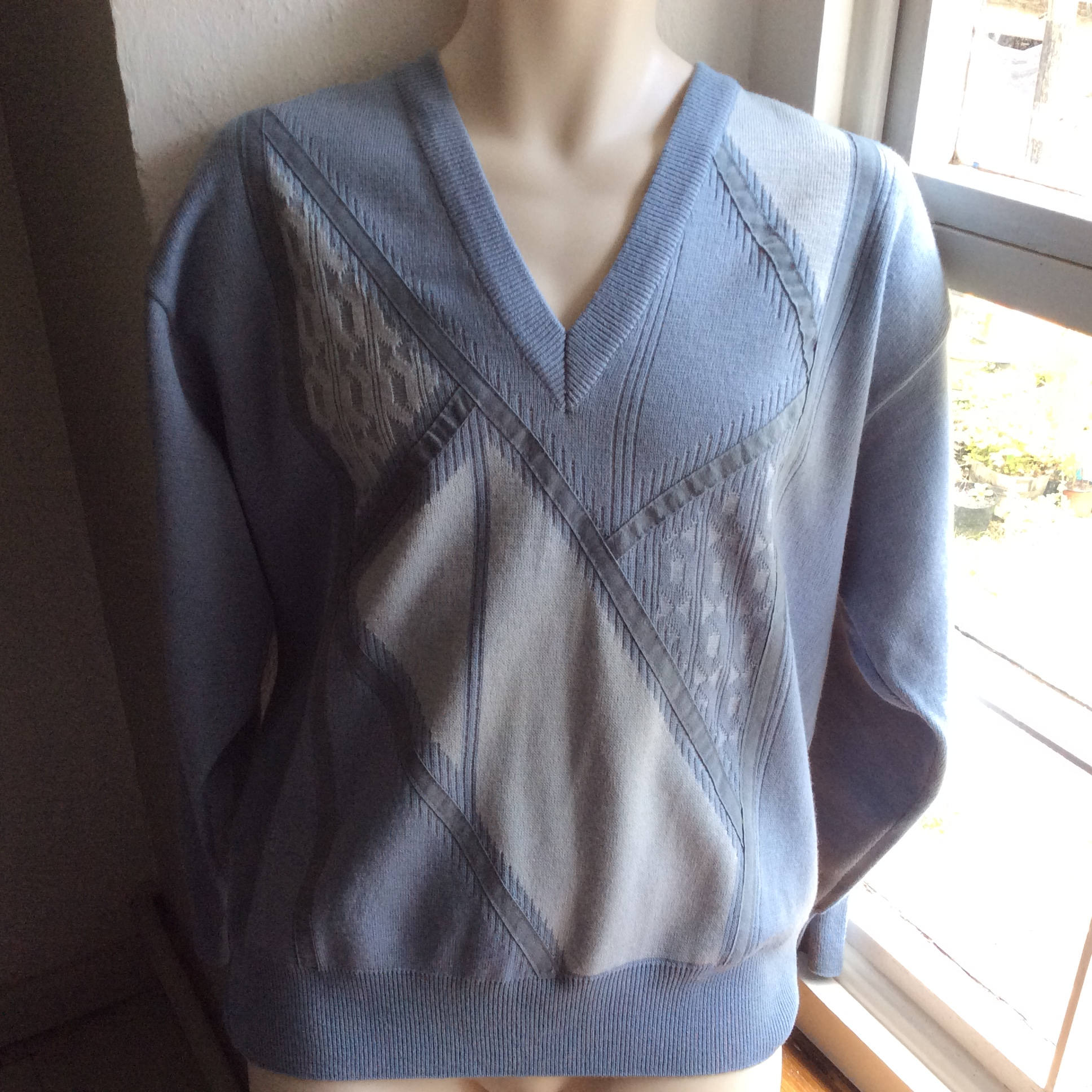 Image of Gabicci L 44 - 46 Inch 112- 117 cm Vintage Wool Mix Italian Sweater, Light Blue Sweater