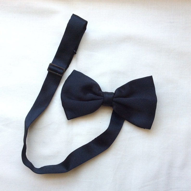 Black polyester bow tie. Black satin bow tie. Thomas Nash tie. image 2
