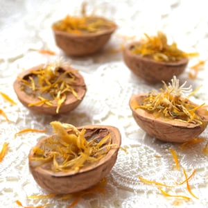 Fall wedding candles Beeswax Floral floating candle favors decor wedding centerpiece tea light party petals Walnut shell Autumn 5 pcs gift