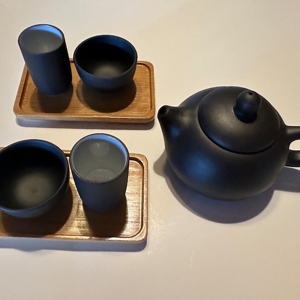 Beautifully crafted Yixing Tea Set one pot with 4 cups