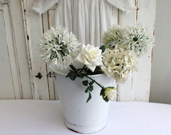 Old White Enamel Bucket, Vintage Wedding Flower Planter, Cottage Garden Planter, French Nordic Decor