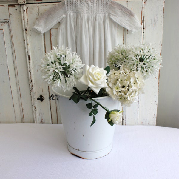 Alter weißer Emaille Eimer, Vintage Hochzeit Blumentopf, Landhaus Garten Übertopf, Französisch Nordisches Dekor