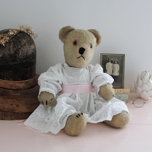 アンティークヴィンテージイギリステディベア ぬいぐるみドレス付き Antique teddy bear in old dress - Etsy 日本
