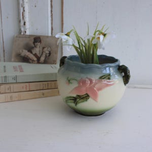 Pretty Vintage Indoor Planter or Jardiniere Made by Hull Pottery USA