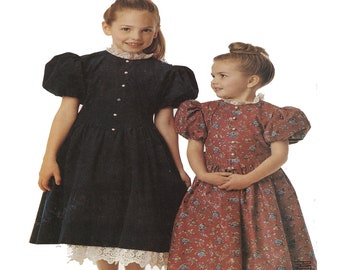 McCalls 5573, robe pour événement spécial petite fille, jupe évasée, col claudine, manches bouffantes, décolleté et ourlet en dentelle, tailles enfants 7-8-10, non coupée