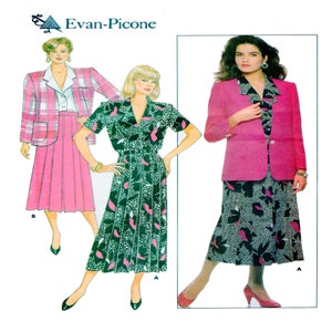 Puede incluir: Un patrón de costura vintage que presenta dos vestidos para mujer y una chaqueta. Los vestidos tienen un estampado floral con acentos rosas y negros. La chaqueta es rosa. El patrón está etiquetado como "Evan-Picone".