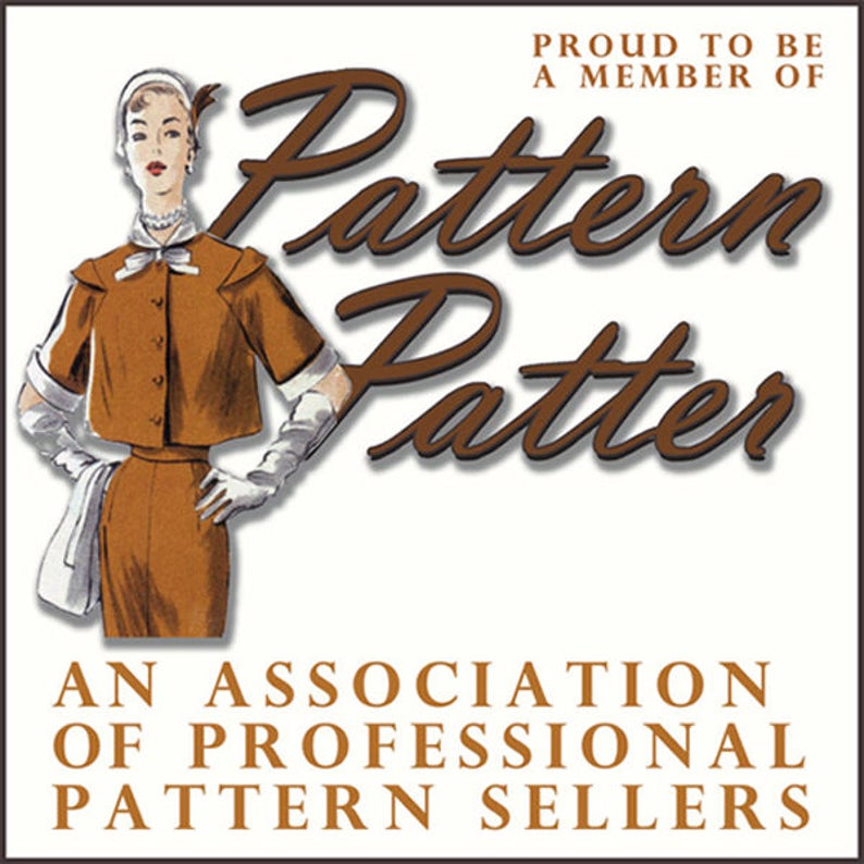 Puede incluir: Un logotipo para Pattern Patter, una asociaci&oacute;n de vendedores de patrones profesionales. El logotipo presenta a una mujer con un vestido y una chaqueta marrones, con el texto "Pattern Patter" en una fuente de letra cursiva marr&oacute;n. El texto "Proud to be a member of" aparece sobre el logotipo, y el texto "An association of professional pattern sellers" aparece debajo del logotipo.