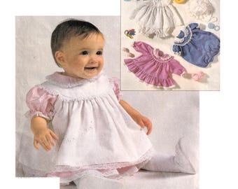 McCall 2797 vintage des années 1980 pour bébé robe tablier barboteuse motif dentelle empiècement bébé layette NB-L coupe complète