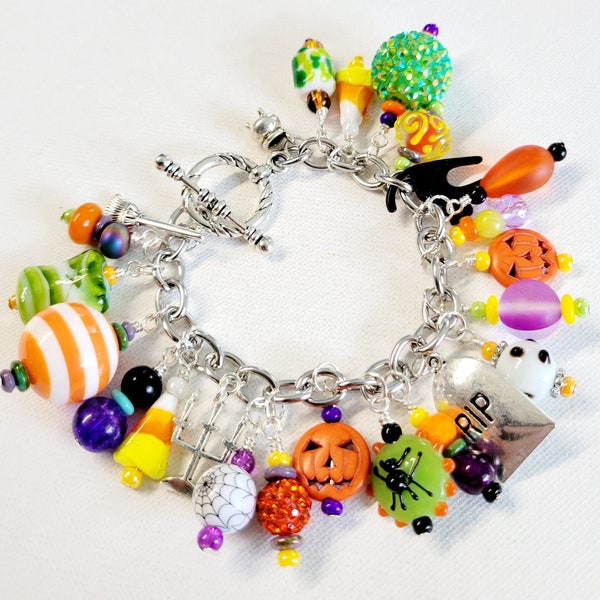 Cha Cha Halloween pumpkin chunky charm bracelet, pumpkin charm bracelet, Halloween charm jewelry, fall charm bracelet, spooky charm bracelet