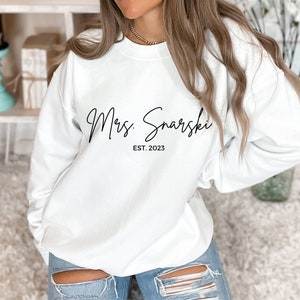 Future Mrs Sweatshirt, Bride Sweatshirt Bride Crewneck, Bride to Be Sweatshirt, Engagement Gift for New Bride, Wife Sweatshirt