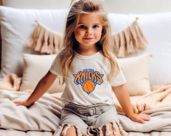 ニューヨーク・ニックス キッズシャツ、ユースバスケットボールTシャツ、キッズゲームデーシャツ、ベラキャンバスナチュラルTシャツ、ボーイズガールズバスケットボールトップ