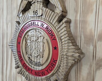 Letrero con la insignia del FDNY - Madera tallada en 3D personalizada con texto personalizado