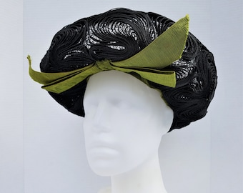 Vintage Lilly Daché svart stråhatt – 1950-tals DEBS-designer, originalförpackning - New York Paris Fashion Mid-Century Couture-huvudbonader