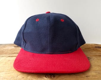 Boné Snapback Vintage Azul Marinho e Vermelho de 6 Painéis - Boné de Beisebol Wilson Adulto - Modelo Minimalista Liso, Aba Reta - Sem Logo, Boné Bicolor
