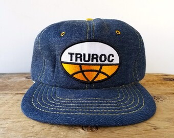 Boné Trucker TRUROC em Jeans Vintage Anos 70/80 - Boné de Beisebol com Patch e Fecho Ajustável - Fabricado no Canadá - Produto Promocional