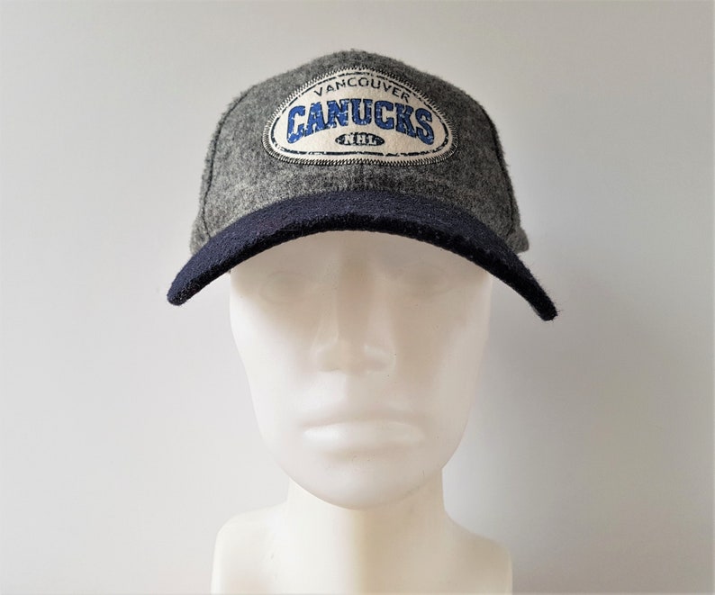 Cappello vintage anni '90 Vancouver CANUCKS Sports Specialties in lana con cinturino posteriore - Cintura in pelle Cappellino da hockey ufficiale NHL bicolore - Era West Coast Express immagine 1