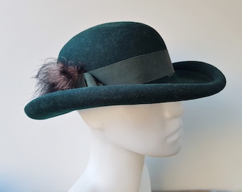 Vintage 1970s BOUTIQUE by KATES Canada Forest Green Felt Hat Ladies Estate Feather Accent Upturned Brim - Bowler Breton Hat Made in Canada