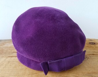 Vintage 50s Black Velour Hat With Asymmetrical Detail From  display picture 1