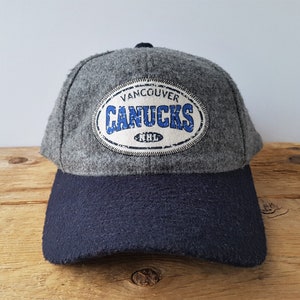 Cappello vintage anni '90 Vancouver CANUCKS Sports Specialties in lana con cinturino posteriore - Cintura in pelle Cappellino da hockey ufficiale NHL bicolore - Era West Coast Express immagine 2