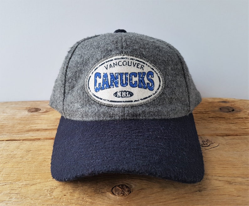 Cappello vintage anni '90 Vancouver CANUCKS Sports Specialties in lana con cinturino posteriore - Cintura in pelle Cappellino da hockey ufficiale NHL bicolore - Era West Coast Express immagine 2