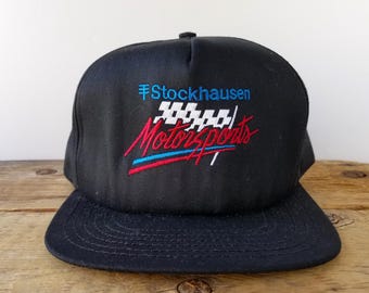 Boné Stockhausen Motorsports Kresto EF Strapback vintage dos anos 90 - Fabricado nos EUA - Boné Park Avenue Deadstock - Tira de couro preta com fivela de latão - Novo em folha
