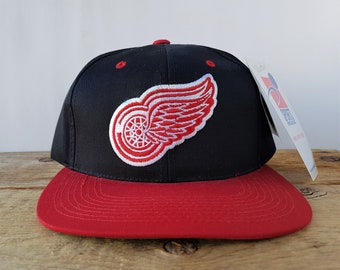 Men's Mitchell & Ness Cream/Red Detroit Red Wings Vintage Snapback Hat
