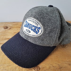 Cappello vintage anni '90 Vancouver CANUCKS Sports Specialties in lana con cinturino posteriore - Cintura in pelle Cappellino da hockey ufficiale NHL bicolore - Era West Coast Express immagine 3