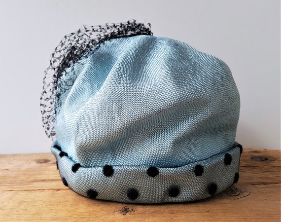 Vintage 1940s Evelyn Varon Cloche Hat, Baby Blue Chenille  display picture 2