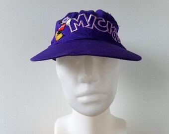 Boné pequeno roxo vintage do Mickey Mouse dos anos 90 - Boné de beisebol oficial da Walt Disney da Mickey Unlimited Fresh Caps - Boné de lembrança do Drew Pearson