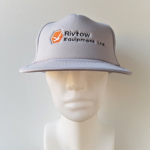 Vintage 80s RIVTOW Equipment Ltd. Trucker Sombrero Gris Malla Snapback Original Promo Bordado Gorra de Béisbol Marine Industrial Retro Ballcap