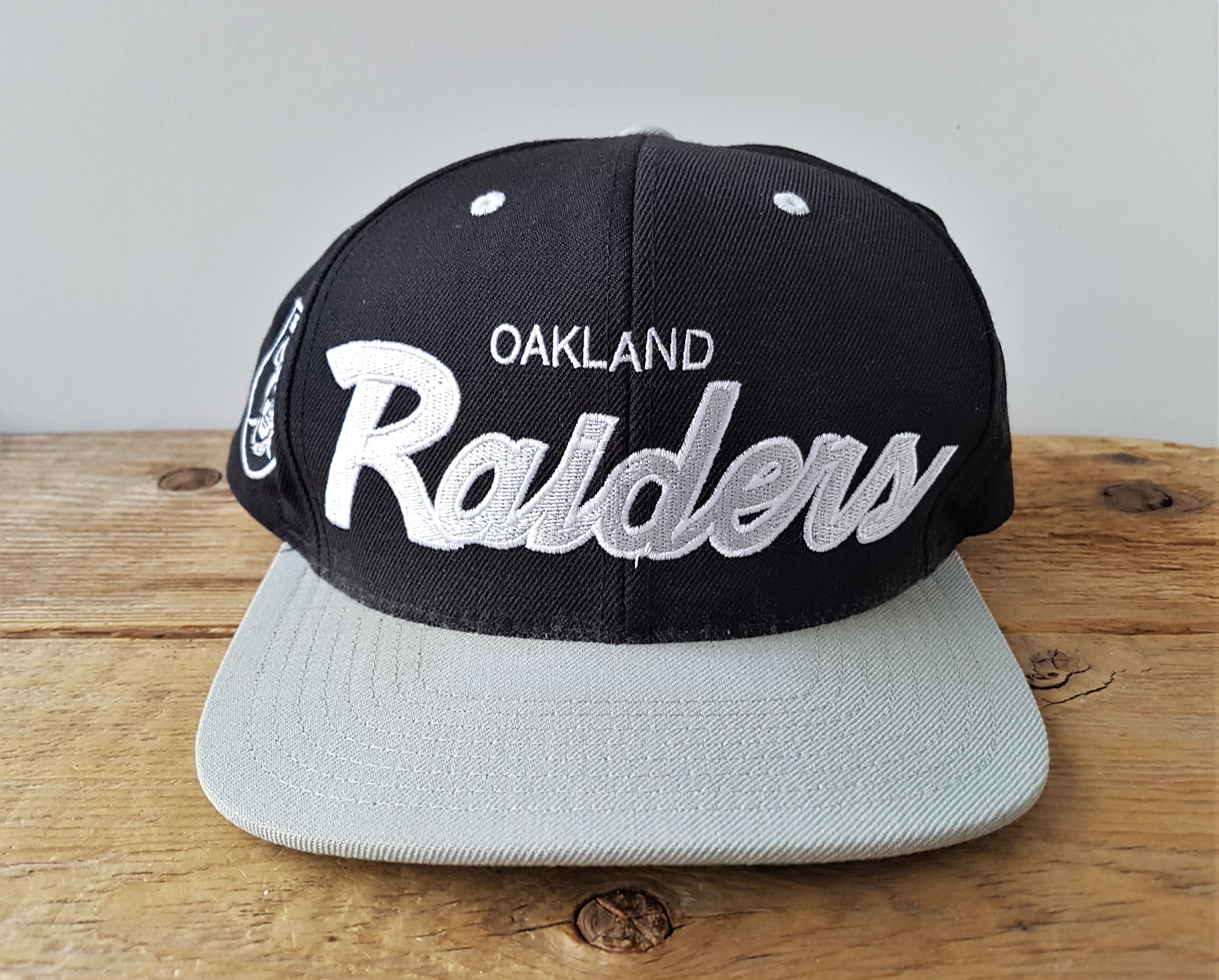 Oakland RAIDERS Mitchell & Ness SCRIPT Snapback Hat Vintage Collection  Official Licensed NFL Nostalgia Football Cap 2 Tone Deadstock