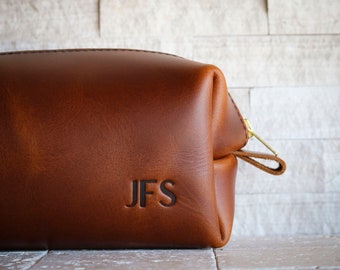 Personalized Groomsmen Gift Mens Toiletry Bag Father Gift for Mens Gift for Him Leather Dopp Kit Bag Groom Gift Groomsman Gift