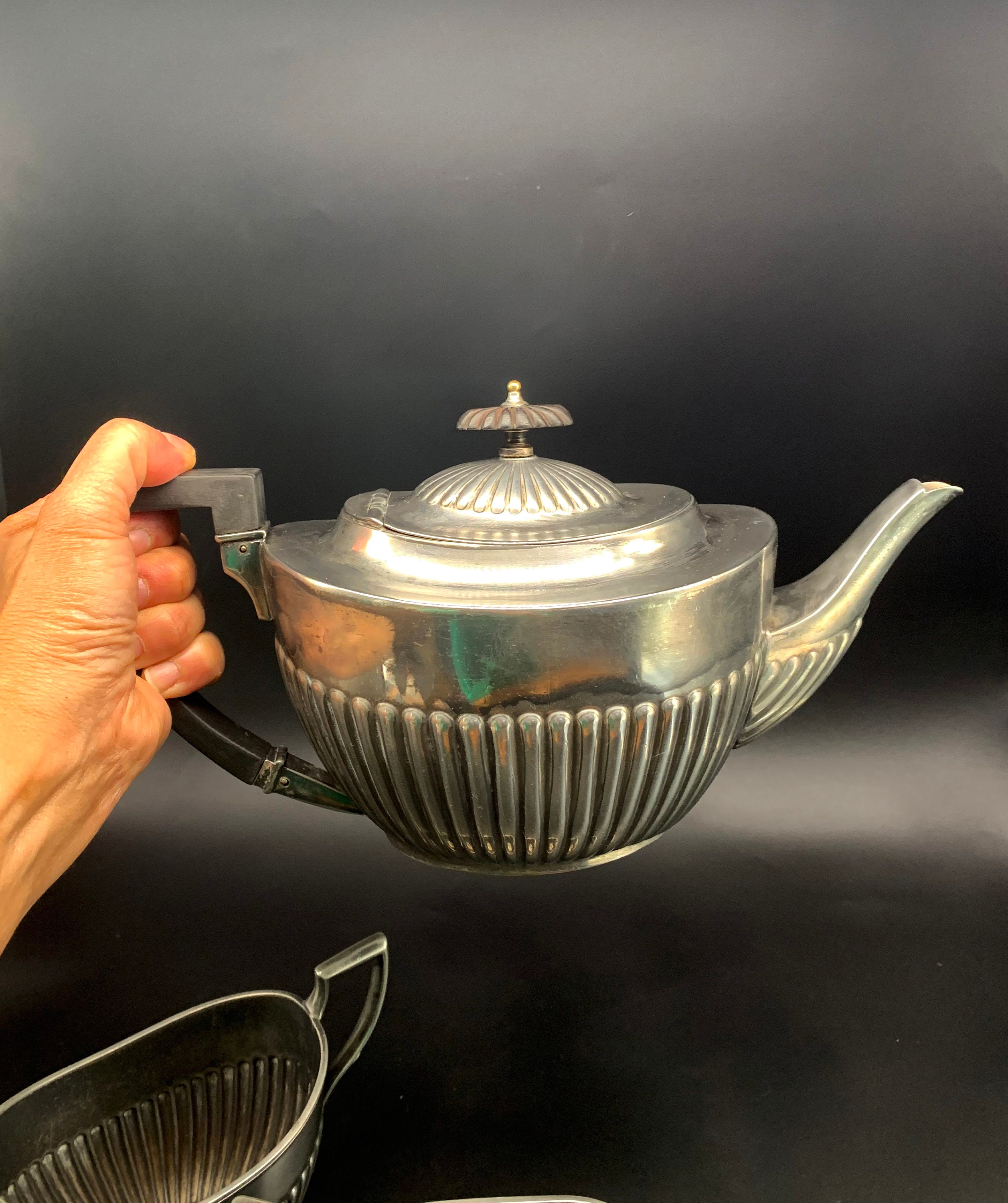 【 William Hutton & Son 】ティーポット【シルバープレート】 Antique Silver-plated Tea Set by William Hutton & Sons Ltd