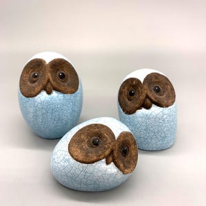 Ensemble de trois bébés hiboux en céramique hiboux d&#39;atelier en céramique