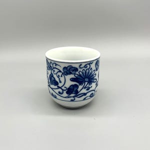Japanese Yunomi Ceramic Tea Cup Stoneware Yunomi Tea Cup Blue and White Floral Pattern