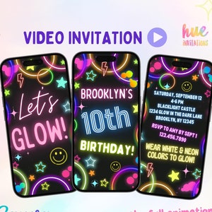Puede incluir: Una invitación a una fiesta de cumpleaños con temática de neón con un fondo negro y círculos, estrellas y rayos de neón coloridos. El texto dice "Let's Glow!" y "Brooklyn's 10th Birthday!" con un icono de botón de reproducción. La invitación incluye detalles para la fiesta, incluyendo la fecha, la hora, la ubicación y la información de RSVP.