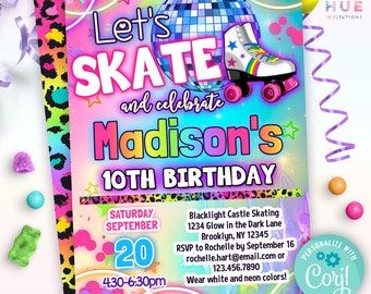 Puede incluir: Una invitación colorida para una fiesta de cumpleaños de 10 años con temática de patinaje sobre ruedas. La invitación presenta una bola de discoteca, patines y el texto "Let's Skate and celebrate Madison's 10th Birthday". La invitación también incluye la fecha, la hora y la ubicación de la fiesta.