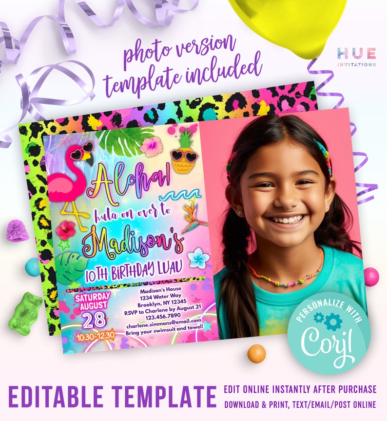 Puede incluir: Una invitaci&oacute;n colorida a una fiesta de cumplea&ntilde;os con tem&aacute;tica tropical. La invitaci&oacute;n presenta un flamenco rosa, una pi&ntilde;a y el texto "Aloha! hula on over to Madison's 10th Birthday Luau". La invitaci&oacute;n tambi&eacute;n incluye una foto de una ni&ntilde;a y el texto "S&aacute;bado 28 de agosto 10:30-12:30".