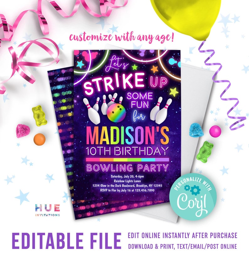 Puede incluir: Invitaci&oacute;n digital editable para una fiesta de bolos de cumplea&ntilde;os n&uacute;mero 10. La invitaci&oacute;n presenta un letrero de ne&oacute;n con el texto "Let's Strike Up Some Fun for Madison's 10th Birthday Bowling Party". El fondo es morado oscuro con estrellas y luces de arco&iacute;ris. La invitaci&oacute;n tambi&eacute;n incluye la fecha, la hora y la ubicaci&oacute;n de la fiesta.