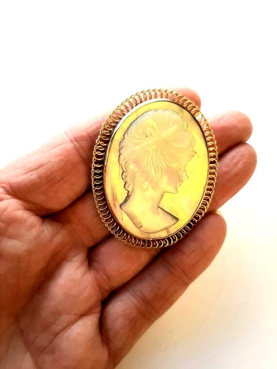 14K gold Carved Shell Cameo, Mother of pearl Came… - image 2