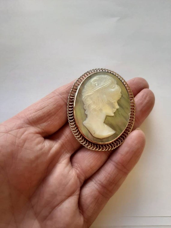 14K gold Carved Shell Cameo, Mother of pearl Came… - image 5