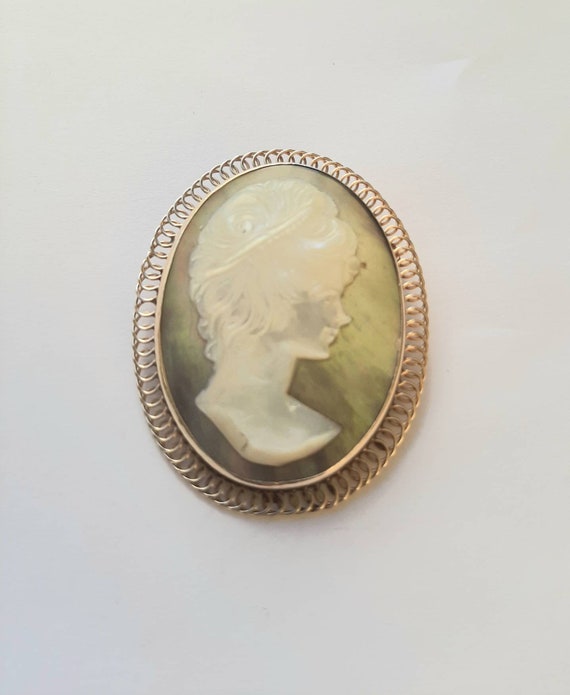 14K gold Carved Shell Cameo, Mother of pearl Came… - image 1