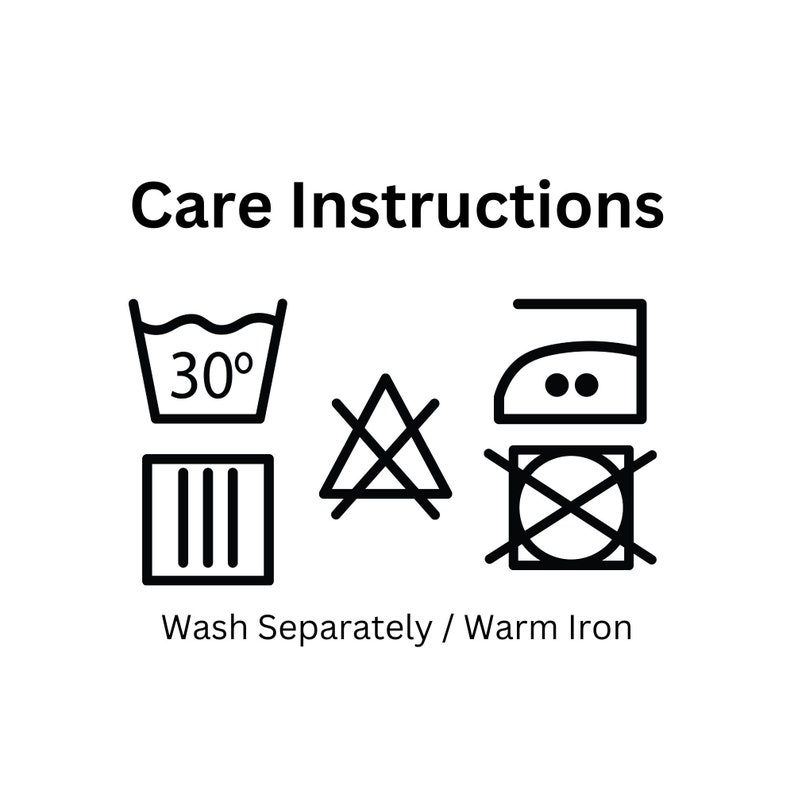 Op de afbeelding: Wasinstructies voor een kledingstuk: Machinewas koud op 30 graden, drogen in de droger op lage temperatuur, niet bleken, niet chemisch reinigen, warm strijken. Apart wassen.