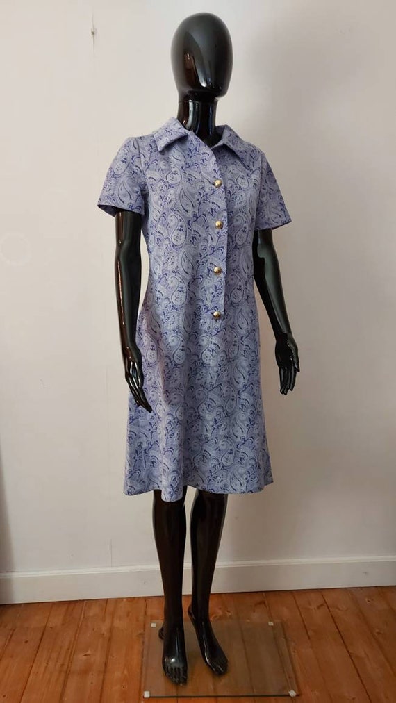 Paars lila vintage oma jurk met korte mouwen nierpatroon en gouden knopen aan de voorkant Etsy Nederland