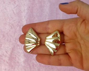 Pendientes de abanico de oro, pendientes de declaración festoneados en tono dorado, pendientes de latón de estilo vintage, pendientes anchos de estilo retro, pendientes Art Déco