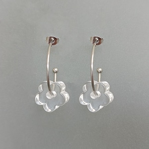 Clear Daisy Hoop Earrings,Acrylic Flower Charm Hoops, Lucite Dangle Earrings, Floral Earring, Everyday Earring, Transparent Hoop, Gift Idea