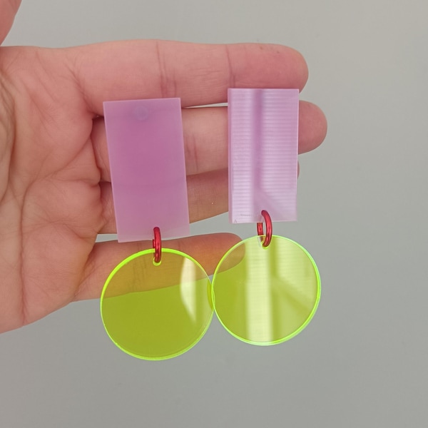 Acryl geometrische neonoorbellen: lila en fluo minimalistische schijven